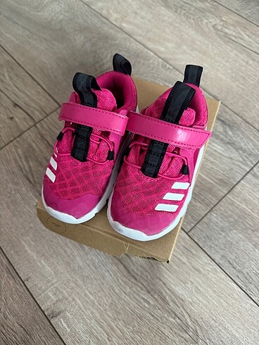 Adidas spor ayakkabı