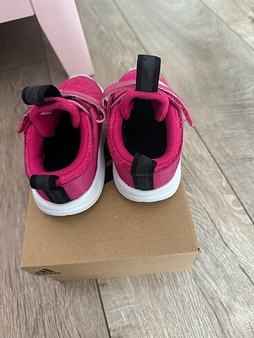 21 Beden Adidas spor ayakkabı