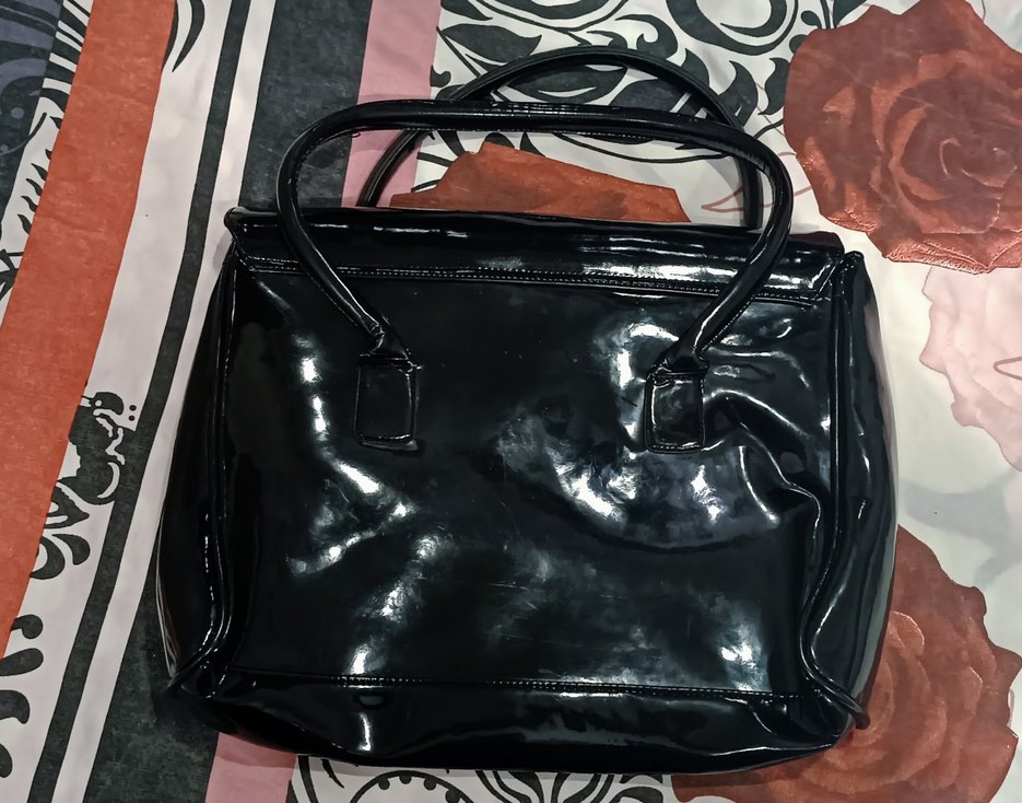 Siyah Çanta - Görsel 3