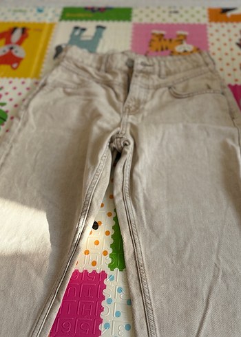 Krem pantalon ve siyah ispanyol paça pantalon