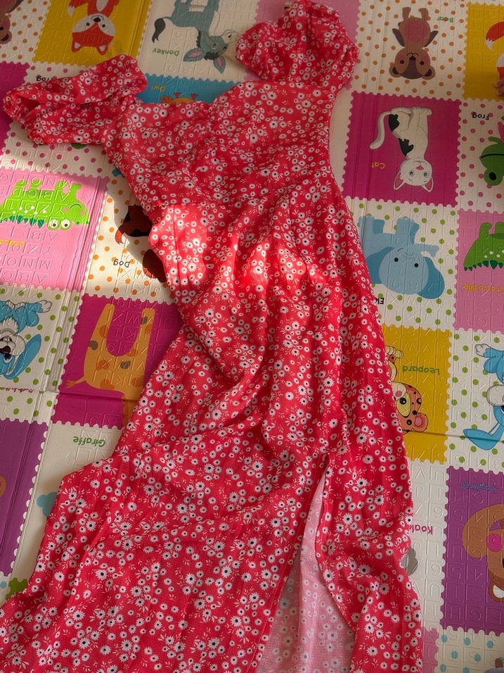 Çiçek Desenli  kırmızı yırtmazlı bakon kol elbıse - Görsel 3