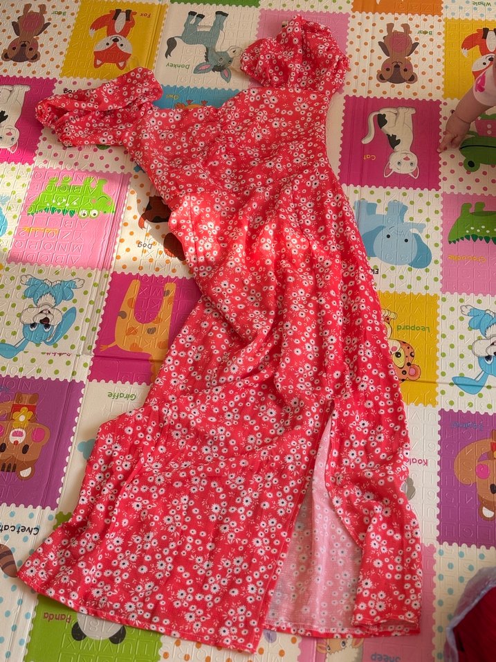 Çiçek Desenli  kırmızı yırtmazlı bakon kol elbıse - Görsel 2