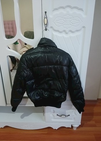 Siyah Deri Kadın Puff Mont
kuş tüyü - Görsel 3