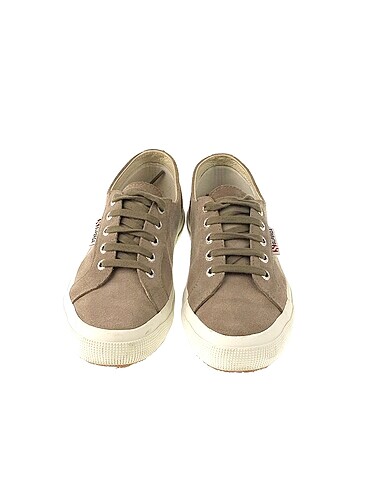 37 Beden Superga Spor Ayakkabı %70 İndirimli.