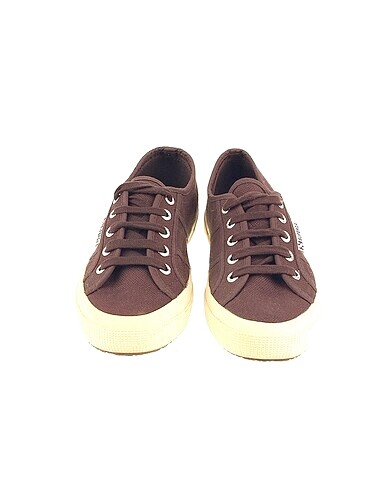 37 Beden Superga Spor Ayakkabı %70 İndirimli.