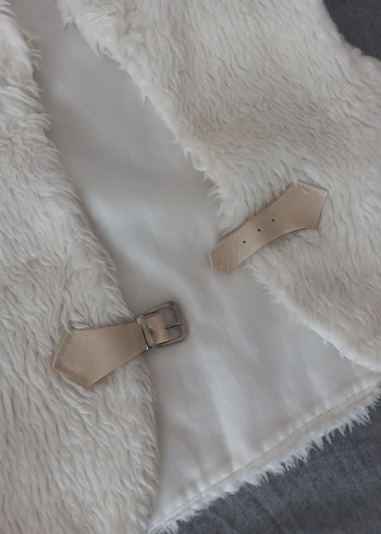 Beyaz Kürk Detaylı Yelek - Görsel 2