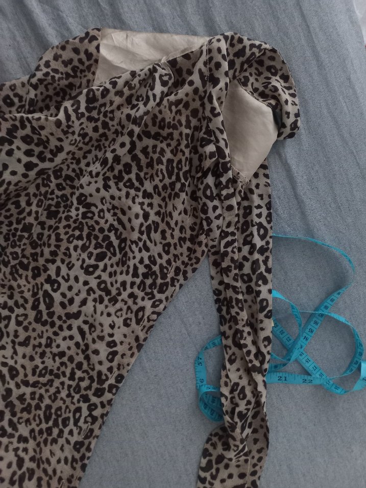 Leopar Desenli V Yaka Kadın Bluz - Görsel 2