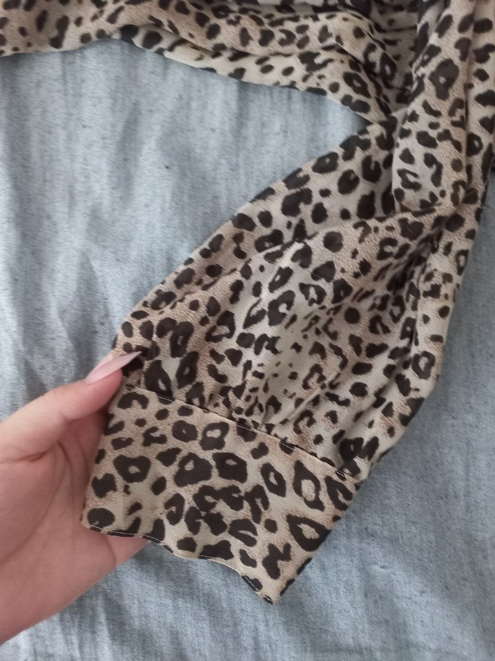 Leopar Desenli V Yaka Kadın Bluz - Görsel 3