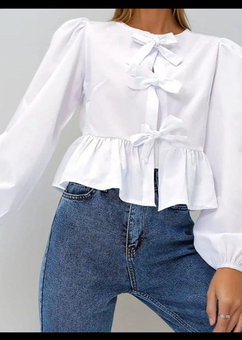 Beyaz V Yaka Fırfırlı Denim Bluz