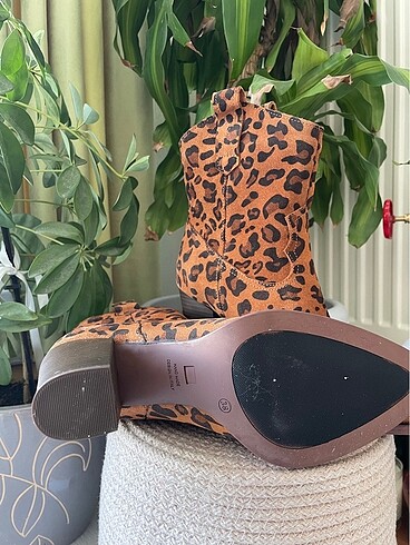 38 Beden Leopar Desenli Topuklu Bot