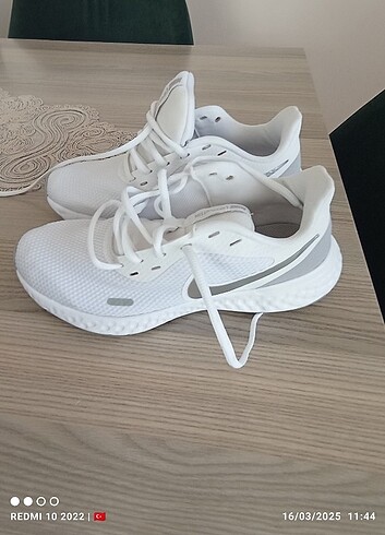 38 Beden Nike revolution bayan ayakkabı