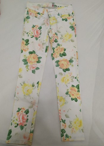 çiçekli pantalon