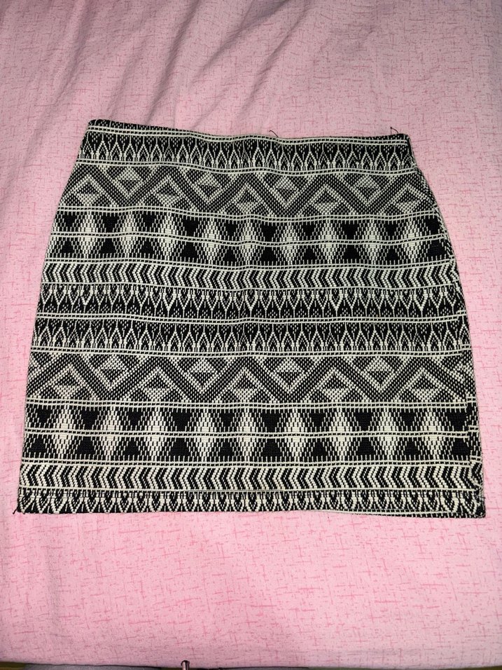 Siyah Desenli Mini Etek - Görsel 4