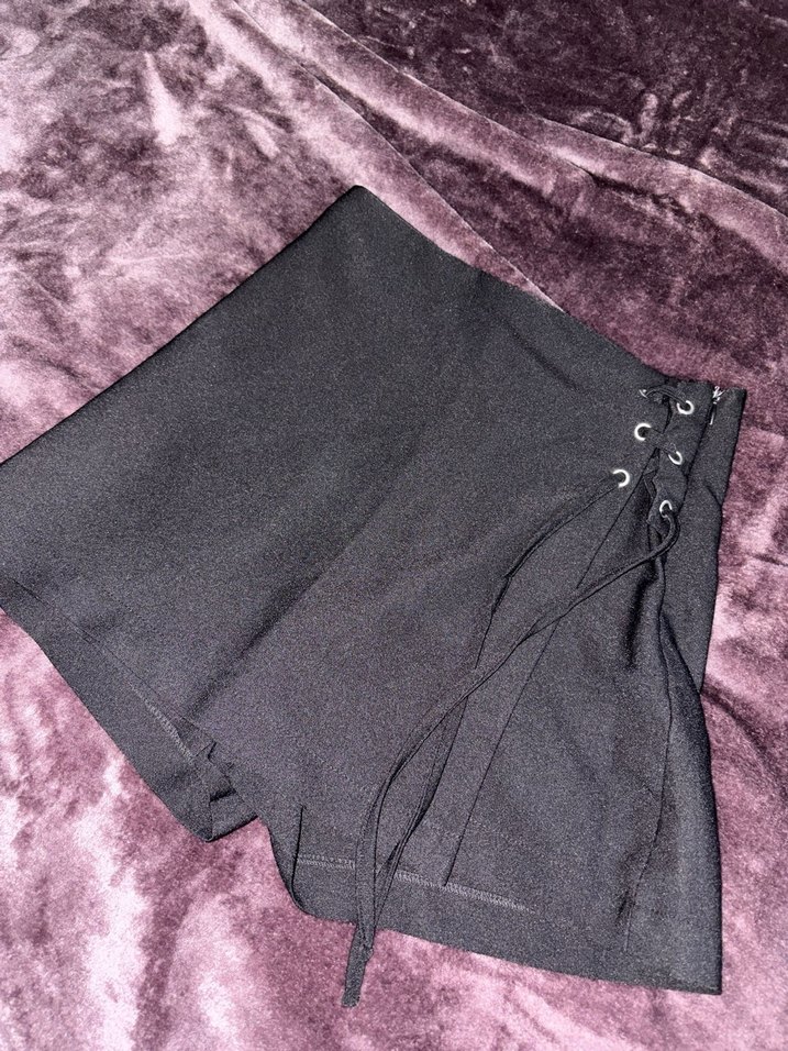 Trendyolmilla Siyah Bağlama Detaylı Mini Etek - Görsel 2