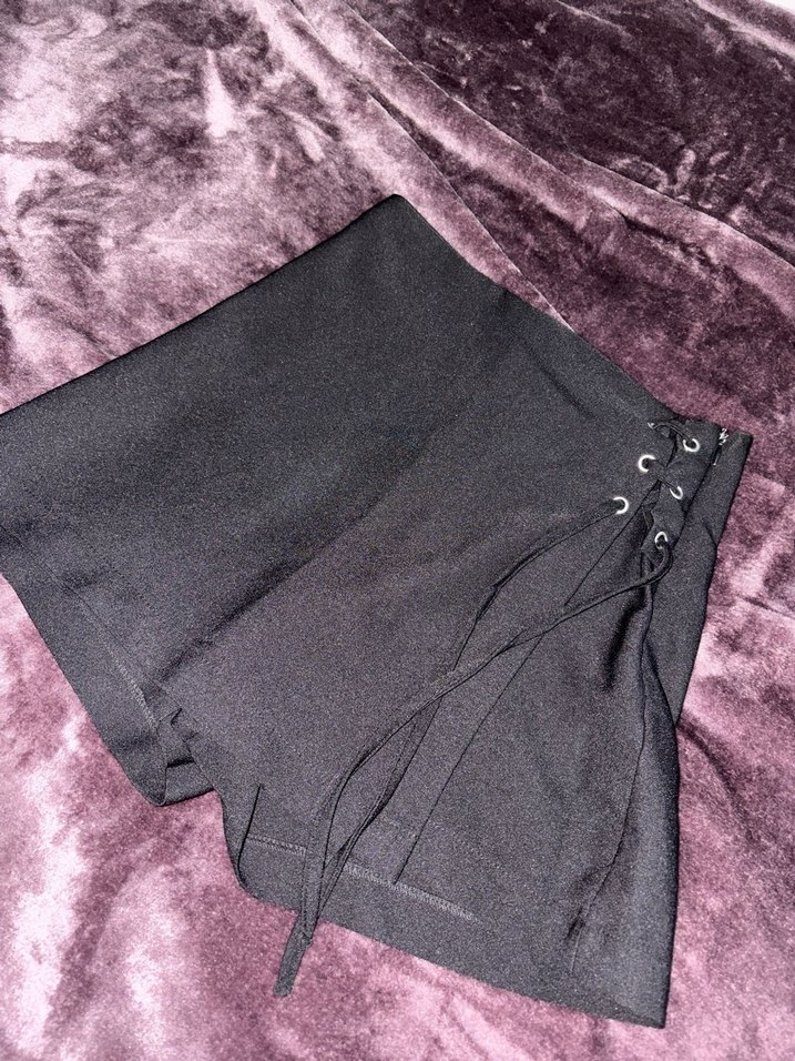 Trendyolmilla Siyah Bağlama Detaylı Mini Etek - Görsel 3