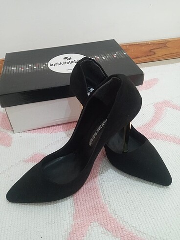 İnce topuk stiletto