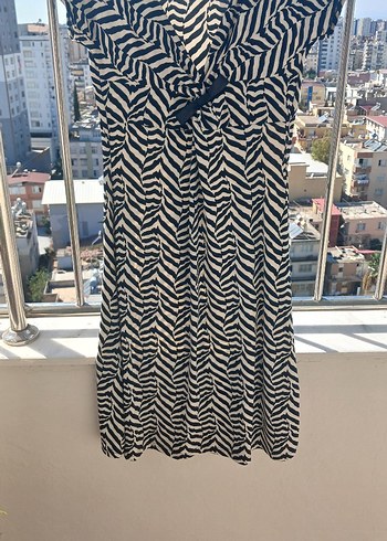Koton V Yaka Zebra Desenli Piliseli Elbise