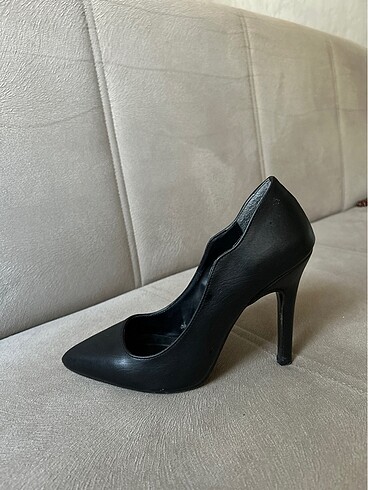 Deri siyah stiletto