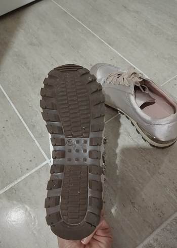 Bej süet bağcıklı ve tokalı kadın spor ayakkabı - Görsel 3