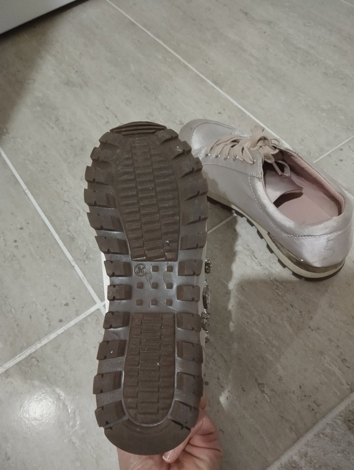 Bej süet bağcıklı ve tokalı kadın spor ayakkabı - Görsel 3