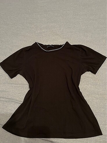 beyaz dantel detaylı tshirt