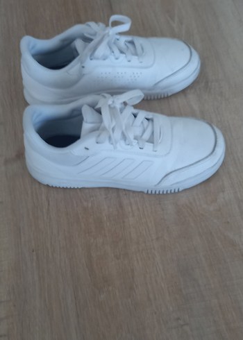 Beyaz Bağcıklı Kadın Spor Ayakkabı sadece 1 kaç kez giyildi - Görsel 2