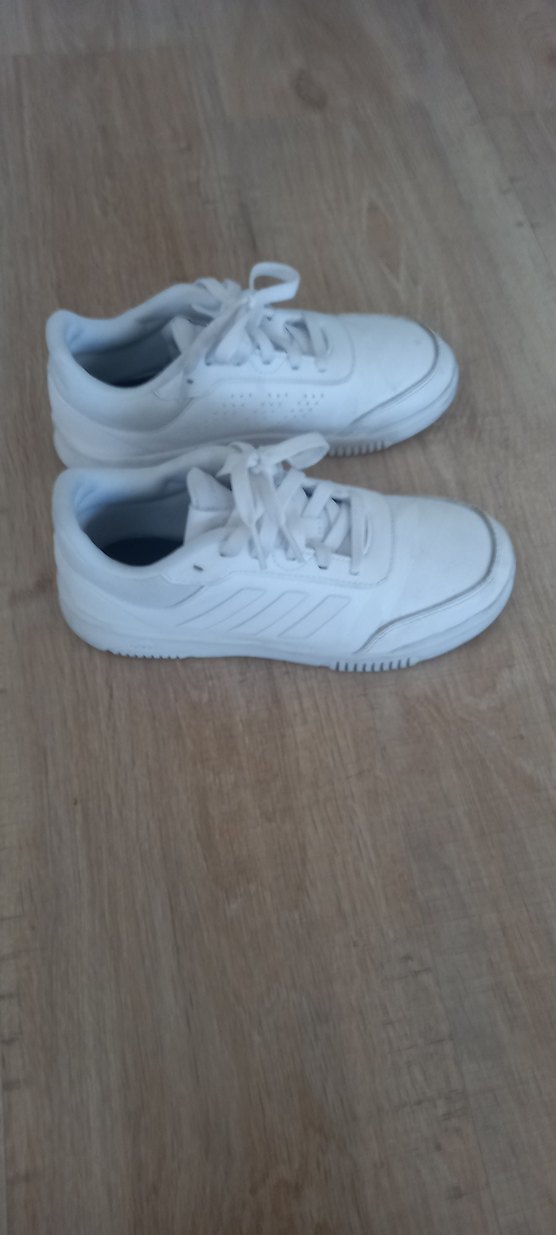 Beyaz Bağcıklı Kadın Spor Ayakkabı sadece 1 kaç kez giyildi - Görsel 2