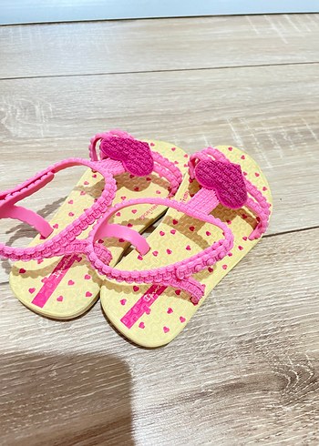 Kız Çocuk Pembe Nakışlı Sandalet - Görsel 2