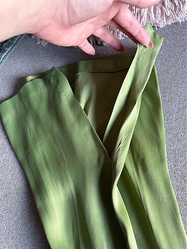 s Beden Zara yeşil saten paçaları yırtmaçlı pantalon