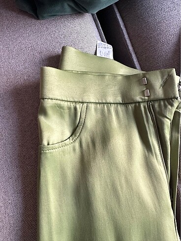 Zara Zara yeşil saten paçaları yırtmaçlı pantalon