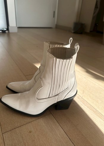 Pull and Bear Beyaz Deri Kadın kovboy Bot