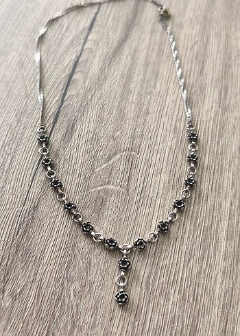 Diğer Gümüş, minik Gül Desenli Zincirli Gotik gerdanlık Kolye
