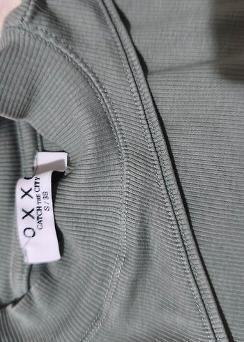 Yüksek Yakalı, pencere detaylı Kadın t-shirt - Görsel 6