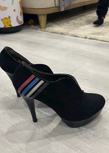 Siyah Nakışlı Stiletto Topuklu Kadın Bot - Görsel 5