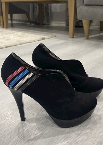 Siyah Nakışlı Stiletto Topuklu Kadın Bot - Görsel 2