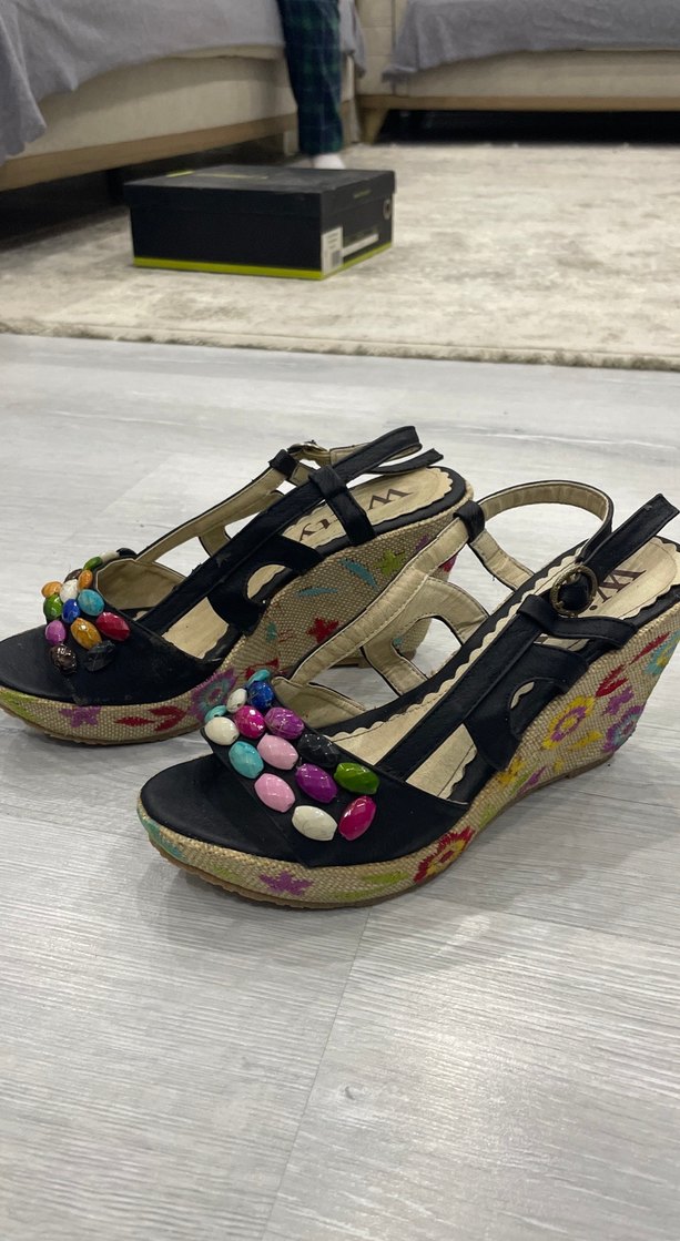Renkli Boncuklu Kadın Dolgu Topuklu Sandalet - Görsel 3