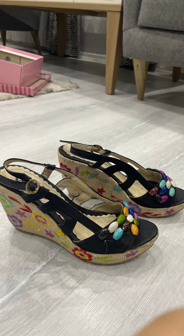 Renkli Boncuklu Kadın Dolgu Topuklu Sandalet - Görsel 2