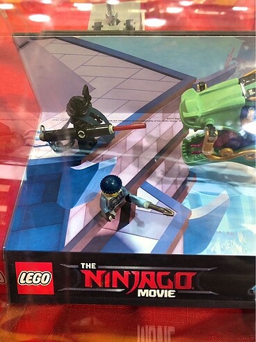 Diğer Lego Ninjago Movie Serisi 70612 (Sergileme Standlı)