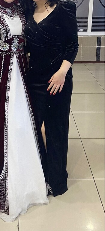 Kalp yaka simli kadife abiye
