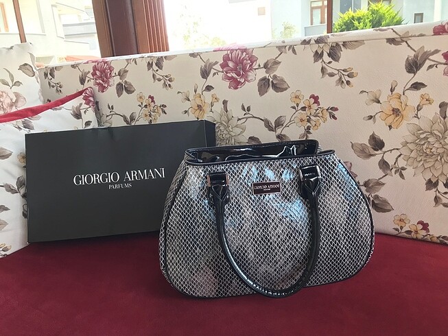 Giorgio Armani Armani El Çantası