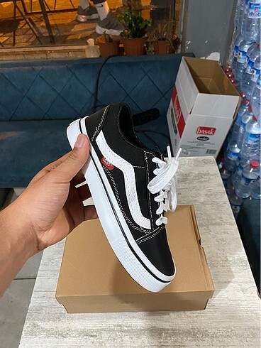 Vans ithal