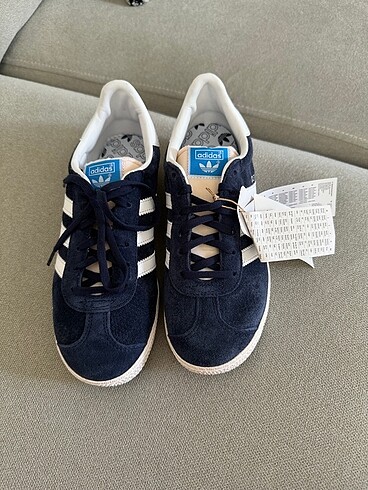 36,5 Beden Adidas lacivert gazelle ayakkabı
