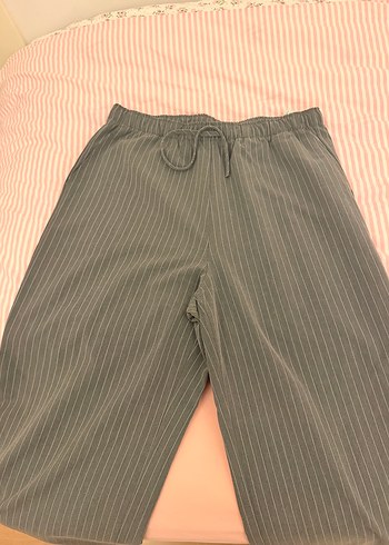 Stradivarius Gri Cizgili Rahat Pantolon