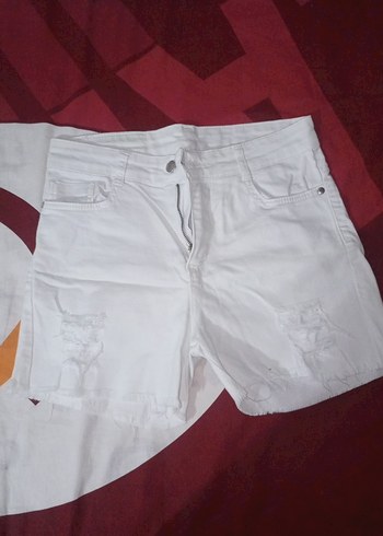 Düğmeli Beyaz Mini Kadın Şort