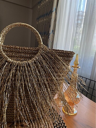 Beden camel Renk Sarı detaylı püsküllü huni çanta