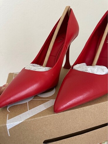 36 Beden kırmızı Renk Zara deri topuklu stiletto ayakkabı