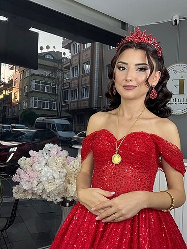 Kına taç ve küpe