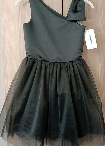 9 Yaş Beden siyah Renk 900 yerine 180 TL şok fiyet ???? 5 ile 12 yaş mevcuttur