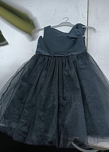 10 Yaş Beden siyah Renk 900 yerine 170 TL???? 5 ile 11 yaş mevcuttur