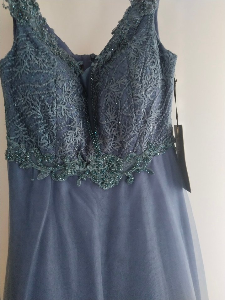 Dantel İşlemeli V Yaka Uzun Kadın Abiye Elbise - Görsel 2